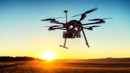 Imagen de un dron en el aire.