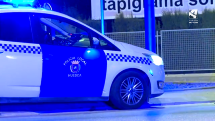 Un vehículo de la Policía Local de Huesca.