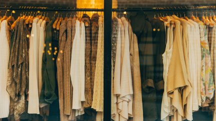 Los precios han descendido en vestido y calzado un 12,2% respecto al mes anterior.