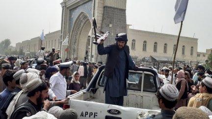Llegada de un grupo talibán a Kabul (Afganistán).