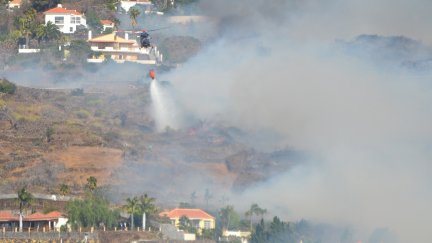 Incendio en las inmediaciones de El Paso (La Palma, Canarias).