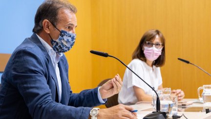 El concejal de Acción Social y Familia, Ángel Lorén, y la concejal de Mujer, Igualdad y Juventud, María Fe Antoñanzas (Foto: Ayto. Zaragoza).