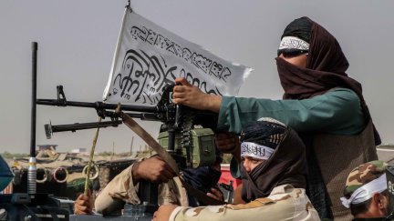 Un grupo de talibanes armados en Afganistán. Foto: EFE.