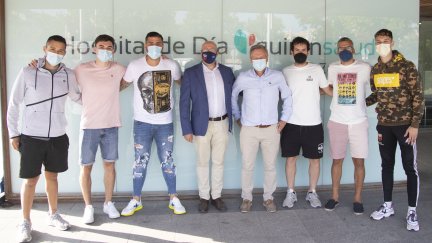 Parte de la plantilla de Fútbol Emotion en las pruebas médicas.