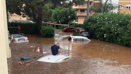 Tromba de agua en Benicàssim (Castellón) (Video: Jordi)