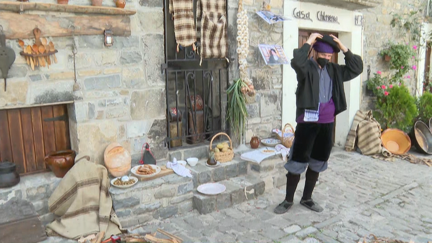 Los ansotanos han vuelto a abrir los arcones para sacar sus trajes tradicionales.