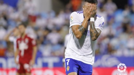 Narváez se lamenta tras una acción fallida en el duelo ante el Cartagena.