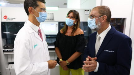 El presidente de Aragón, Javier Lambán, junto a la consejera de Salud del Gobierno de Aragón, Sira Repollés, visita el Hospital General Universitario San Jorge en Huesca.