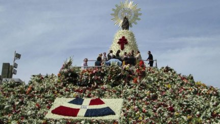 Imagen de archivo de la ofrenda de flores a la Virgen del Pilar.