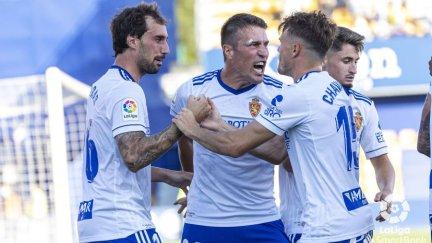 Alberto Zapater celebra con rabia el primer gol del Real Zaragoza en Santo Domingo.