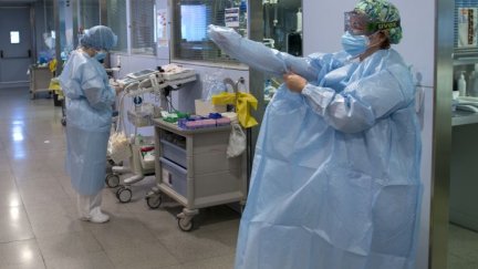 Personal sanitario de una Unidad de Cuidados Intensivos (UCI).