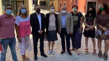 Beamonte, junto a varios representantes sindicales del hospital Ernest Lluch de Calatayud. (PP ARAGÓN)