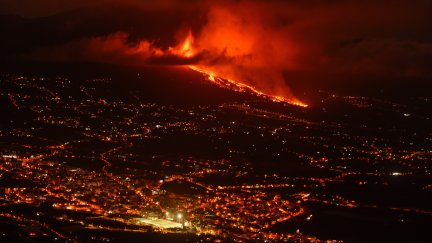 Imagen aérea del volcán de La Palma (EFE).
