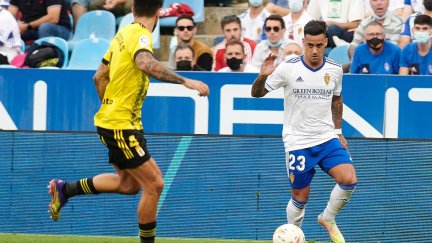 Nano Mesa, en un lance del duelo ante el Oviedo.