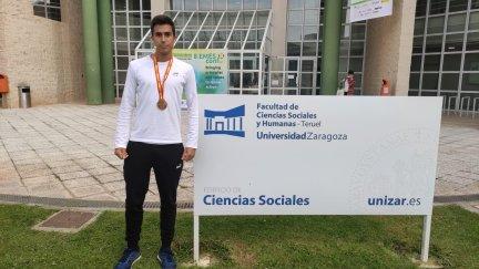 Diego Esteban con la medalla de bronce.
