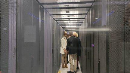 La consejera Maru Díaz visita el Centro de Proceso de Datos de Walqa.