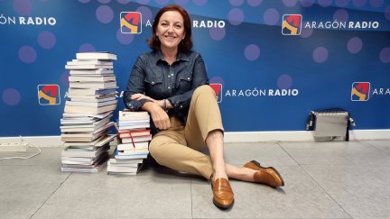 Ana Segura en los estudios de Aragón Radio