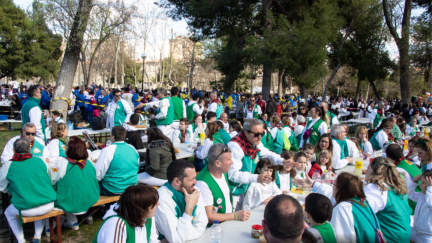 Comida popular de peñistas en 2019. (Foto: Federación Interpeñas de Zaragoza)