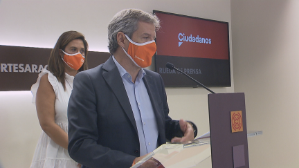 Pérez Calvo y Susana Gaspar en una comparecencia de Ciudadanos en las Cortes de Aragón.