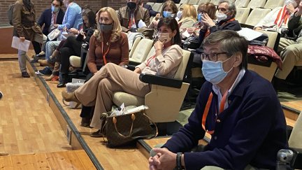 Arturo Aliaga, durante el último congreso del PAR, junto a Elena Allué.