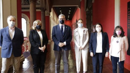 La consejera Maru Díaz y el rector de la UZ, José Antonio Mayoral, ambos en el centro, han compartido hoy el anuncio de la llegada de fondos junto a los investigadores principales de ambas ICTS