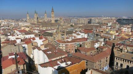 Vista aérea de Zaragoza, con la basílica del Pilar al fondo. (Foto: EP)