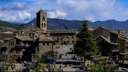 Imagen de la plaza de Aínsa. (Foto: villadeainsa.com)