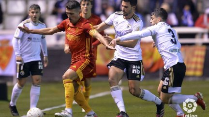 Alberto Zapater, en un lance del encuentro de este jueves ante el Burgos.