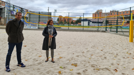 El concejal de Deportes, Carlos Aranda, y la alcaldesa, Emma Buj, han visitado esta mañana las instalaciones.