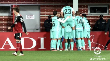 Los jugadores de la SD Huesca celebran el gol de Marc Mateu.