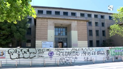 Exterior de la facultad de Filosofía de la Universidad de Zaragoza.