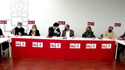 Javier Lambán y Darío Villagrasa conversan antes del comienzo de la reunión de la Ejecutiva regional.