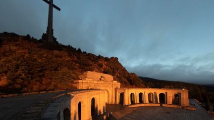 Vista de la explanada de la Basílica del Valle de los Caídos (EP).