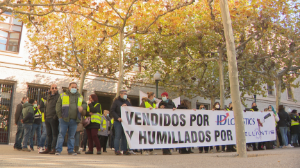 Trabajadores de IDL concentrados frente al Pignatelli.
