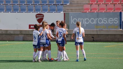 Las jugadoras del Zaragoza CFF celebran un gol en el reciente encuentro ante el Seagull.