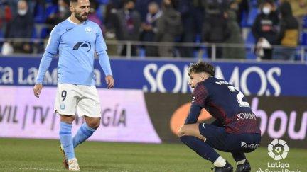 Ratiu se lamenta tras el empate ante el Ibiza en El Alcoraz el pasado domingo.