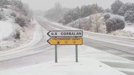 Imagen del acceso a la localidad de Corbalán en la mañana de este martes.