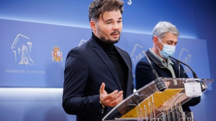 El portavoz parlamentario de ERC, Gabriel Rufián, en rueda de prensa. (Foto: Europa Press)