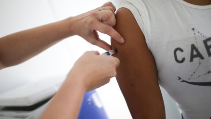 La EMA aprueba la vacuna contra la COVID-19 en menores de 12 años. (EFE).