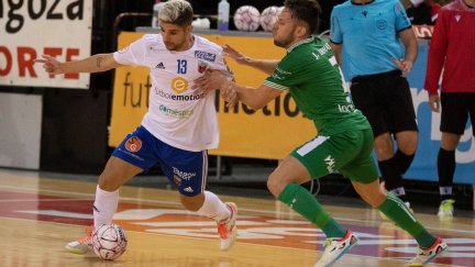 Ángel Claudino, en un partido con el Fútbol Emotion Zaragoza.