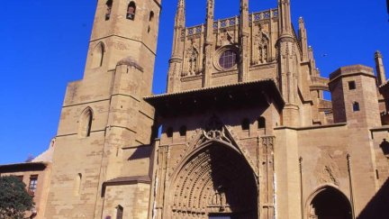 Imagen del exterior de la catedral de Huesca / Turismo Aragón.