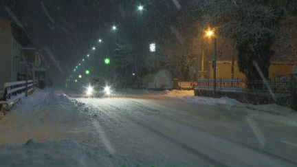 La nieve ha vuelto a hacer acto de presencia en el Pirineo más occidental.