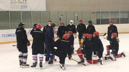 Imagen de una edición anterior del Campus FADI de hockey hielo.