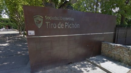 Entrada al club Tiro de Pichón de Zaragoza.