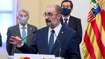 El presidente del Gobierno de Aragón, Javier Lambán, durante su comparecencia junto a los agentes sociales.