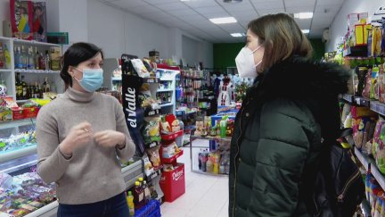 Alina Klochko, en su tienda en Zaragoza.