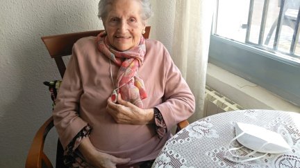 Imagen de una usuaria del servicio de teleasistencia. / Foto: DPZ