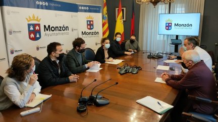 Maru Díaz, consejera de Ciencia, Universidad y Sociedad del Conocimiento durante la reunión en Monzón (Huesca). / Gobierno de Aragón