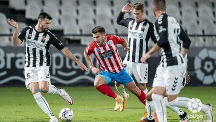 Gerard Valentín durante un encuentro con el Lugo.