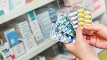Envases de varios medicamentos.